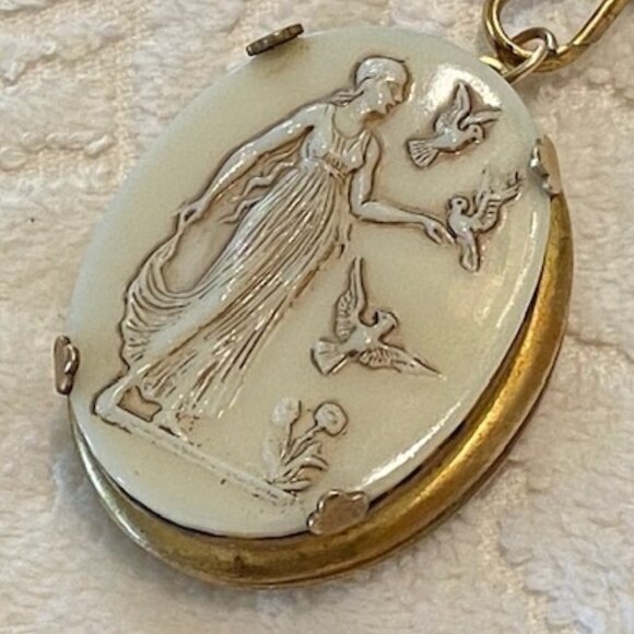 Vintage Large EMBOSSED IVORY& Brass LOCKET * Mythical Goddess & Birds * 2 photos - Picture 8 of 8